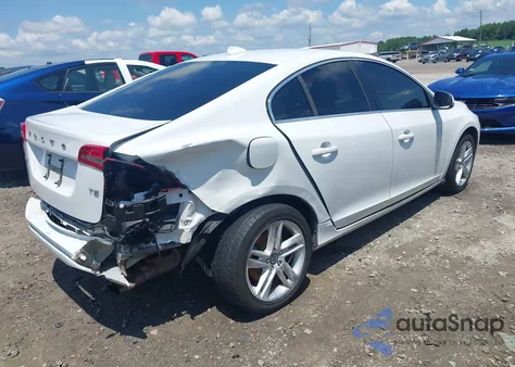 2015 Volvo S60 T5 Premier z USA, uszkodzony, nr VIN YV140MFB6F1308093